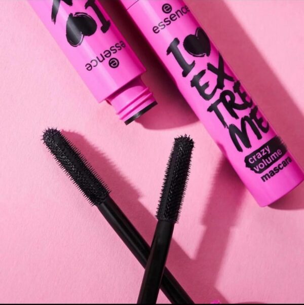 Essence I Love Extreme Crazy Volume Mascara - Black - Image 5