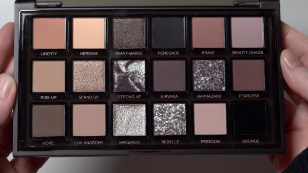 Huda Moji Pretty Grunge Eye Shadow Palette - Image 3