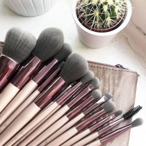 BH Cosmetics 15 Pcs Lavish Elegance Brush Kit - Image 9